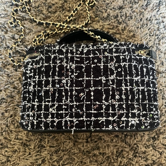 NOT AVAILABLE Brand New!! EXTREMELY RARE Chanel Tweed And Sequin Vanity - Picture 5 of 12